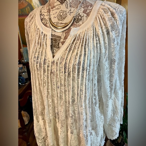 🛍️V. CHRISTINA Cream lace long sleeve blouse size L. - Picture 4 of 12